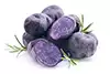 hasta cuatro papas moradas pequeñas, cortadas en rodajas finas