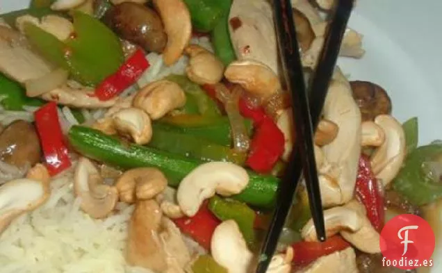 Salteado de Pollo al Anacardo