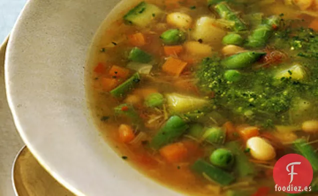 Sopa De Verduras De Primavera Con Pesto