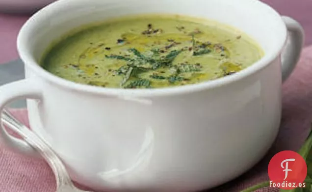 Sopa de Guisantes Frescos con Menta