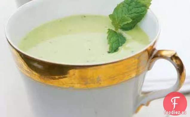 Sopa de Guisantes Fría con Pesto de Menta