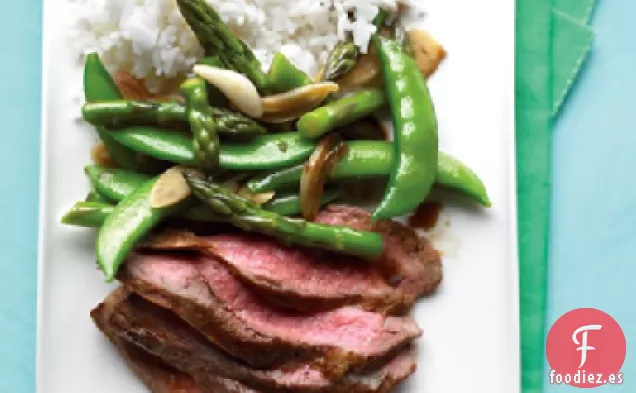 Filete de Costado con Guisantes y Espárragos Salteados