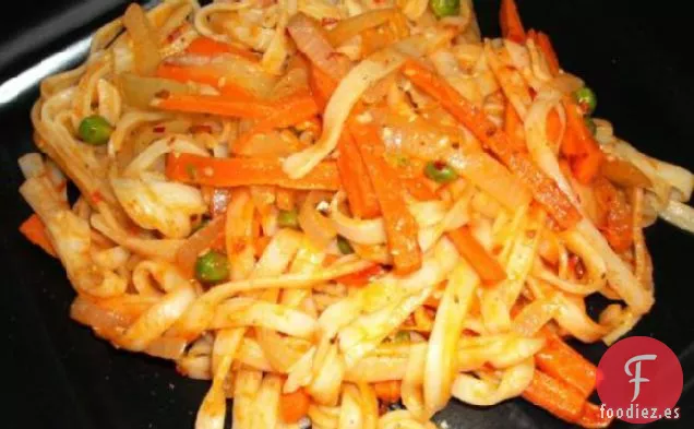 Fideos de Arroz Con Salsa Tahini y Verduras Mixtas