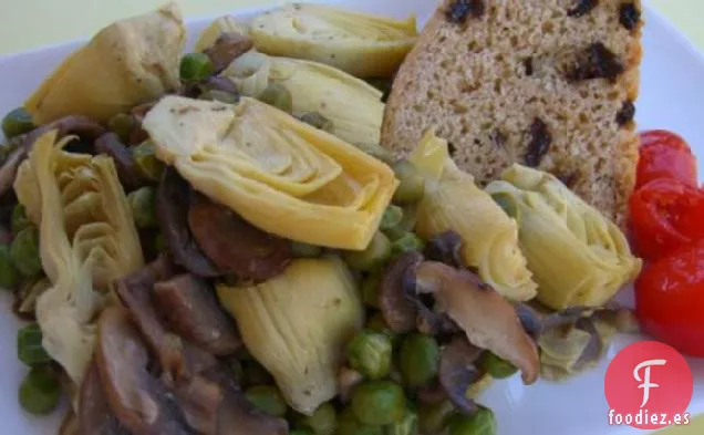 Corazones de Alcachofa, Guisantes Verdes y Champiñones en Salsa de Limón