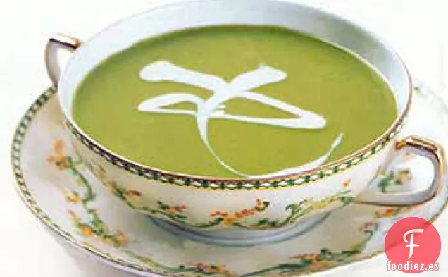 Sopa de Guisantes con Crema Fresca