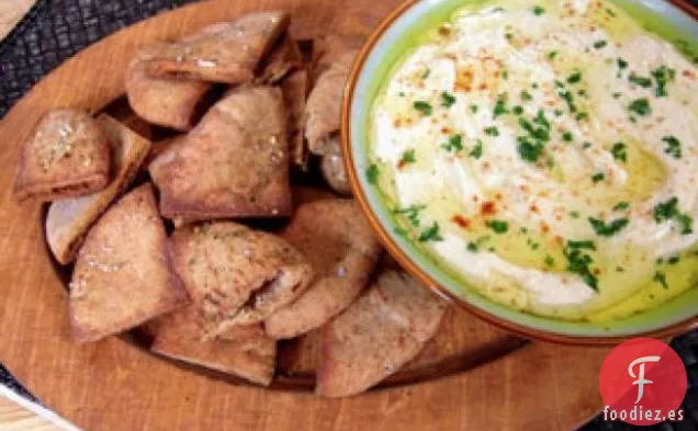 Hummus Clásico con Patatas Fritas de Pita al Horno con Especias
