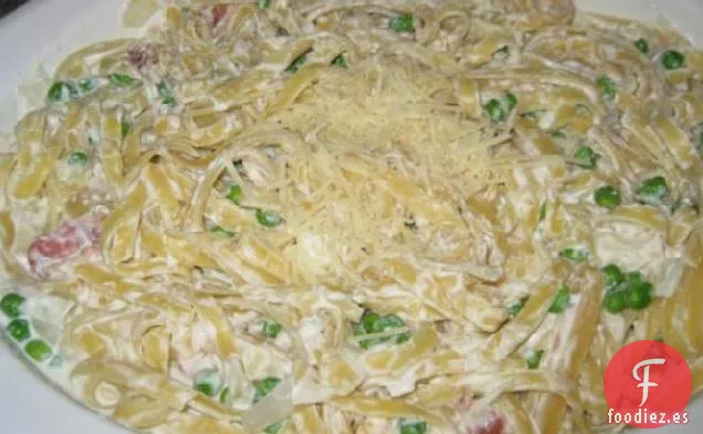 Espaguetis con Queso Con Tocino y Guisantes