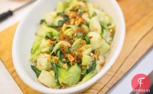 Ensalada De Verduras Tiernas Con Chalotes Fritos Crujientes