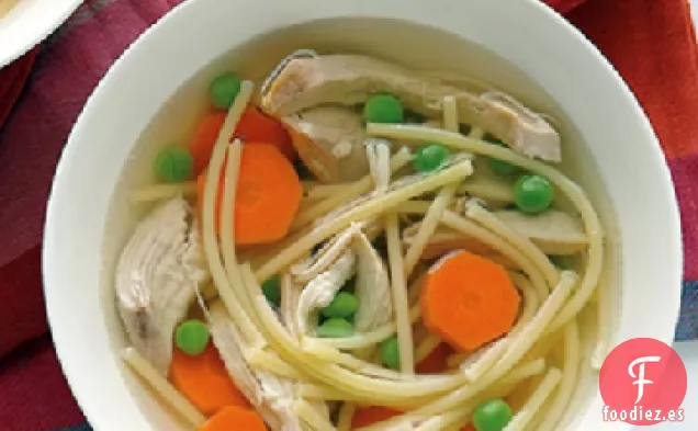 Sopa de Fideos de Pollo con Seis Ingredientes