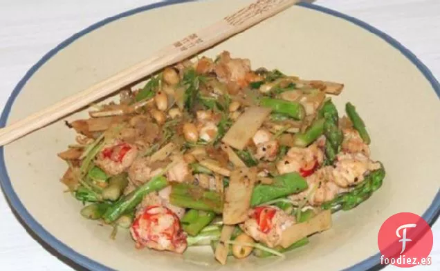 Langosta y Espárragos Con Salsa De Mantequilla de Limón