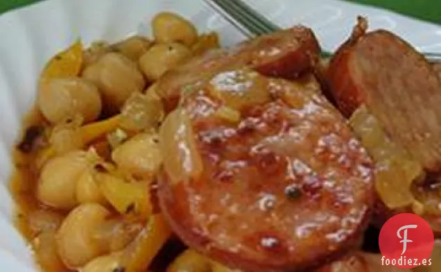 Salchicha Ahumada Cubana con Garbanzos