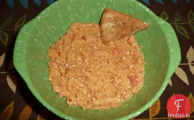 Hummus de Pimiento Rojo Asado Dulce con Especias y queso feta