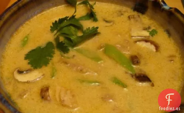 Comida Asiática Reconfortante (Sopa de Fideos de Pollo con Coco y Curry)