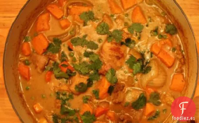 Ca-Ri Ga (Pollo al Curry Con Patatas, Zanahorias y Guisantes)