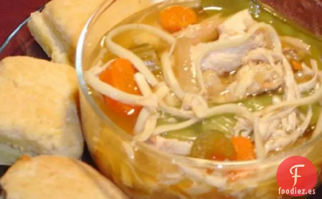 Sopa de Linguini de Pollo-Olla de Barro