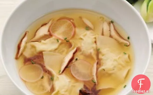 Sopa de albóndigas de camarones y cebollino