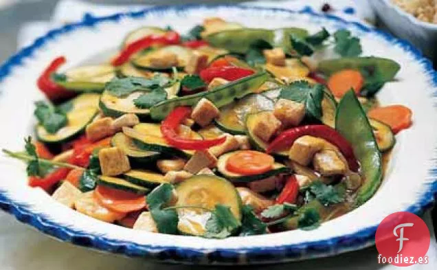 Salteado de Verduras de Jardín con Tofu y Arroz Integral