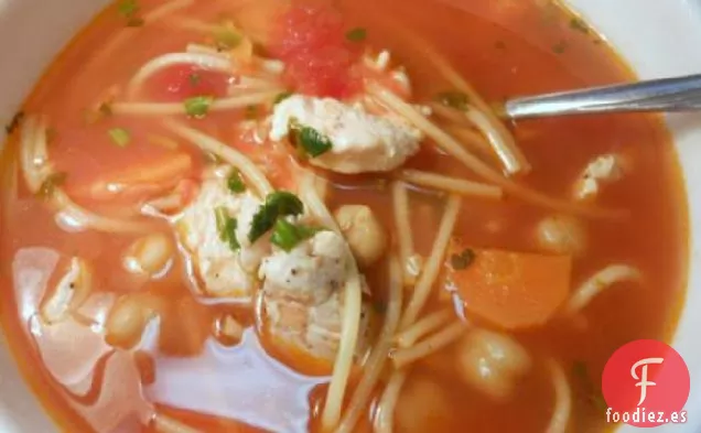 Sopa de Fideos con Pollo y Garbanzos