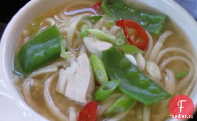 Sopa de Miso de Pollo y Fideos