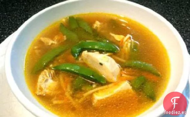 Sopa de Fideos con Pollo y Jengibre (Olla de Barro)