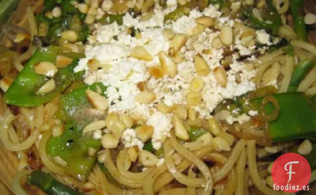 Pasta Con Guisantes a Presión de Azúcar, Espárragos, Ricota y Mantequilla Marrón