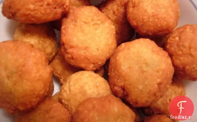 Buñuelos de Garbanzo y Patata con Harissa de Pimiento Rojo