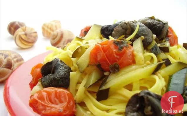 Tagliarini De Azafrán Con Caracoles, Acedera, Tomate, Calabacín