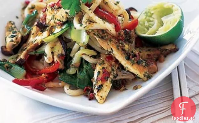 Fideos de Pollo con Maní