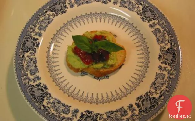 Crostini de Tomate y Aguacate con Queso de Cabra