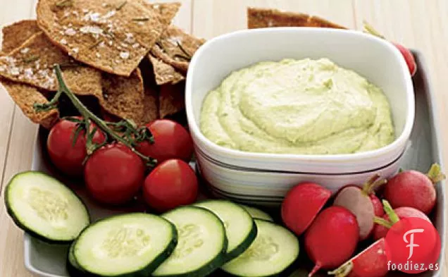 Salsa de Tofu y Aguacate al Curry con Chips de Pita de Romero