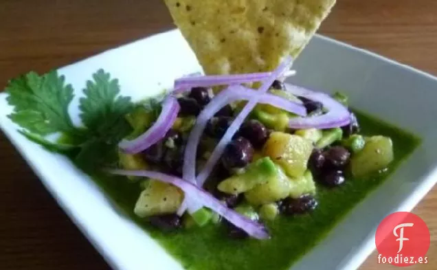 Ensalada de Aguacate, Frijoles Negros y Piña