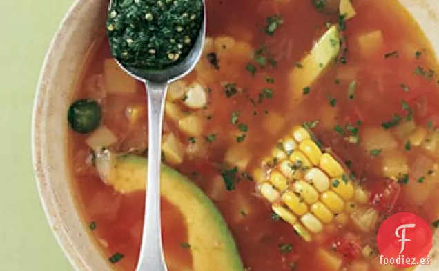 Sopa de Fiesta Mexicana con Tomate Asado y Pesto de Cilantro