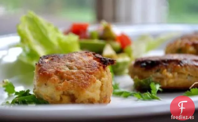 Mini Pasteles De Cangrejo Con Salsa De Aguacate
