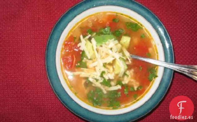 Sopa de Pollo con Tortilla Mexicana