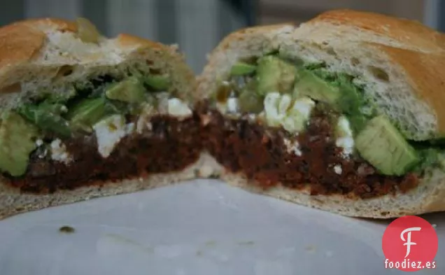 Tortas (Trozos de Chorizo de Frijoles Negros)