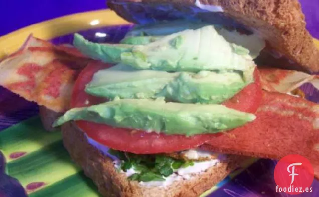 Sándwich de Huevo Frito y Aguacate