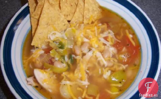 Sopa de Frijoles Blancos y Pollo
