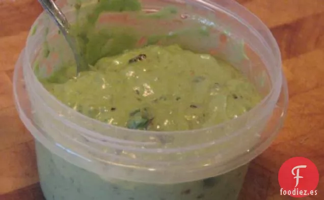 Guacamole Con Jalapeño Carbonizado y Cebolletas