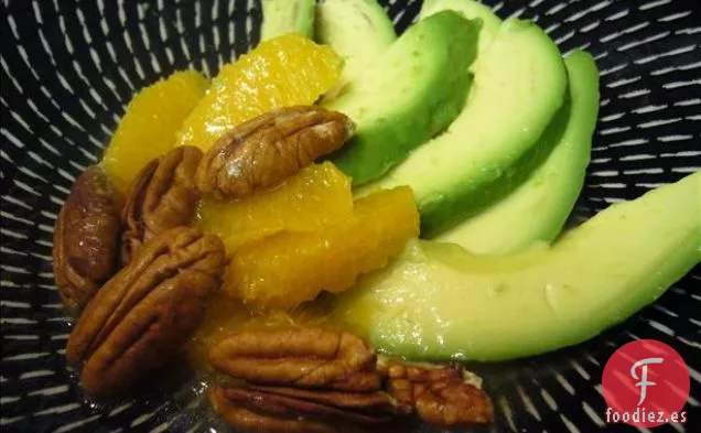 Sopa de Aguacate Fría con Jengibre y Lima