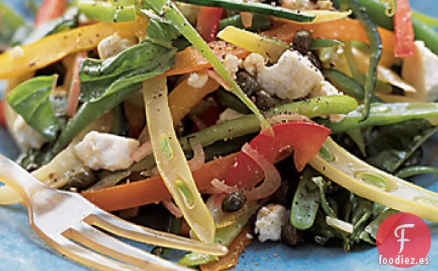Ensalada Multicolor de Pimienta y Frijoles con Salata de Ricotta y Hierbas
