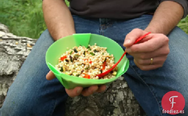 Ensalada de Cuscús de Fogata con Pimientos y Receta de Menta