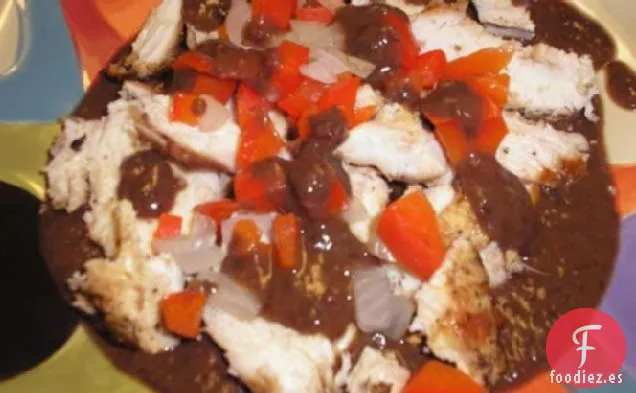 Pollo a la Lima A la Parrilla Con Salsa de Frijoles Negros