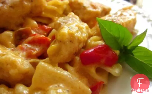 Pasta Con Pollo y Salsa de Queso y Pimienta