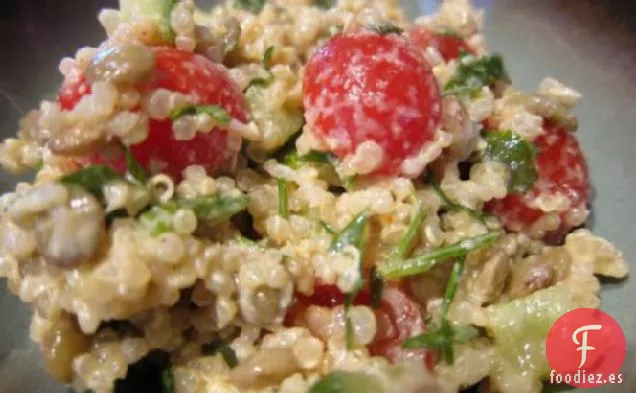 Ensalada De Quinua Con Aderezo De Tahini