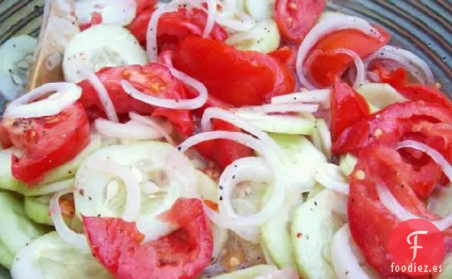 Pepinos, Cebollas y Tomates Marinados