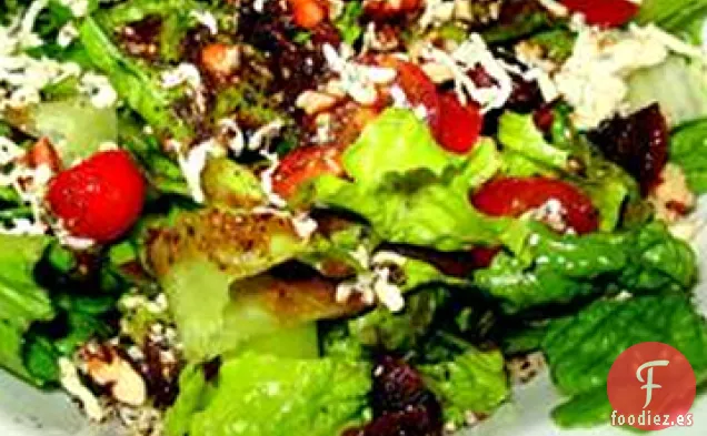 Ensalada con Queso Azul y Arándanos Secos