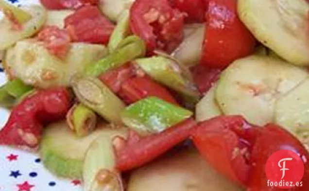 Mezcla Fresca de Pepino y Tomate de Verano