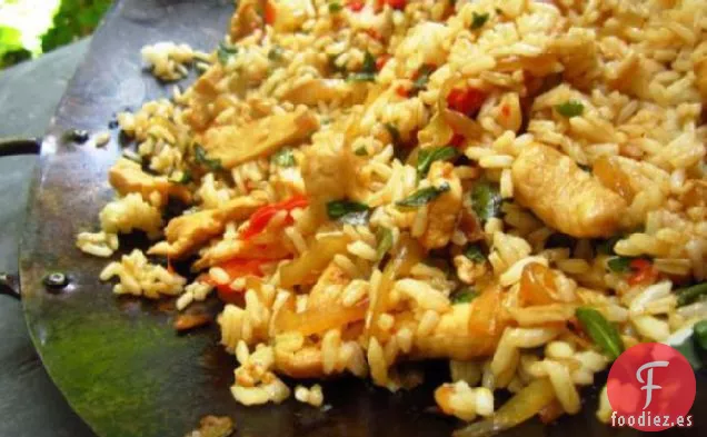 Arroz Frito con Pollo y Albahaca Picante Tailandesa