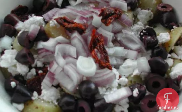 Ensalada Griega De Patatas Con Tomates Secados Al Sol