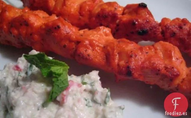 Tikka De Pollo Con Raita De Pepino